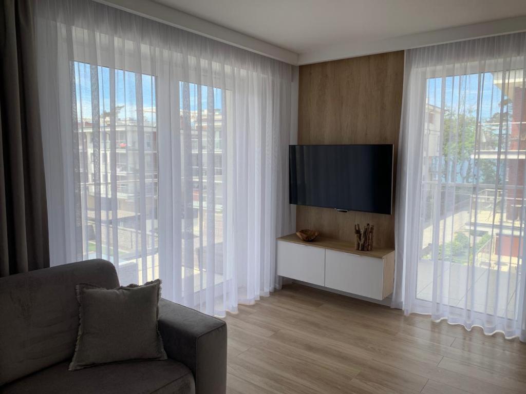 Apartament Nadmorski Z Basenem Klifowa Реваль Екстер'єр фото