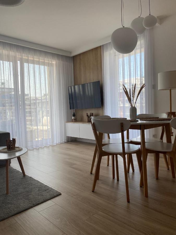 Apartament Nadmorski Z Basenem Klifowa Реваль Екстер'єр фото
