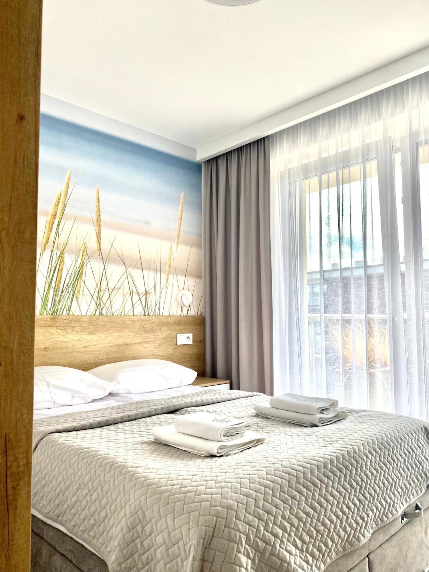 Apartament Nadmorski Z Basenem Klifowa Реваль Екстер'єр фото